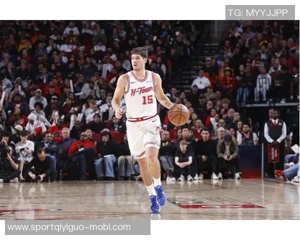 里德表现出色但仍需提升11投7中斩获18分7篮板2助攻1抢断1盖帽三分球命中率待加强