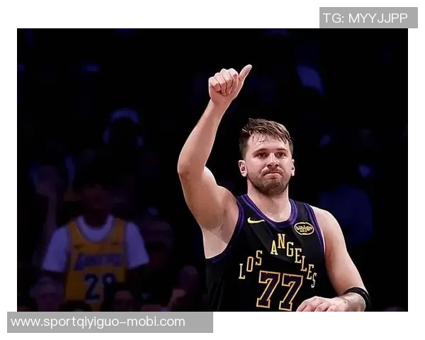 东契奇三分球表现出色带领球队获胜比赛乐趣无限 东契奇三分球表现出色带领球队获胜比赛乐趣无限